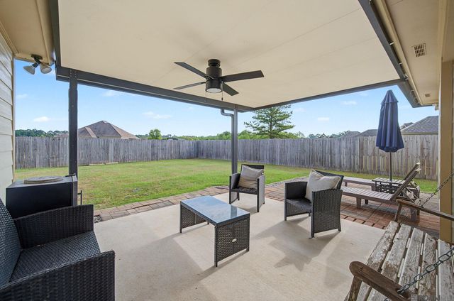 15001 Cross Gate Dr, Walker, LA 70785
