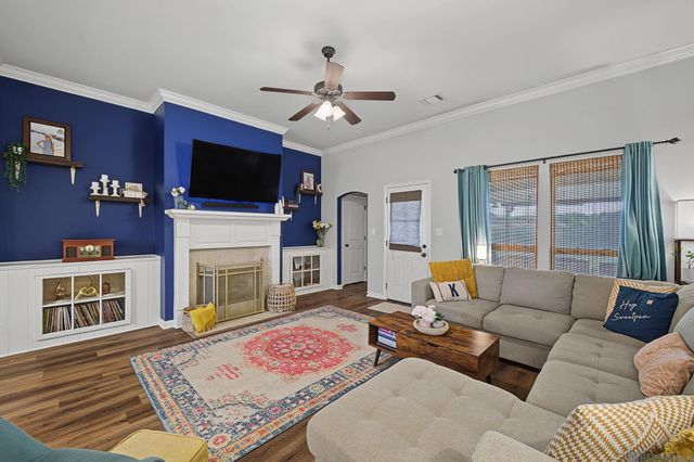 15001 Cross Gate Dr, Walker, LA 70785