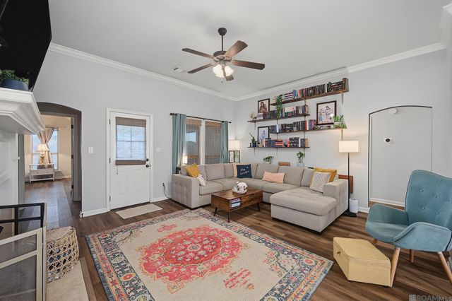 15001 Cross Gate Dr, Walker, LA 70785