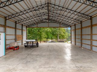 348 Yarbro Harbor Dr, Decaturville, TN 38329
