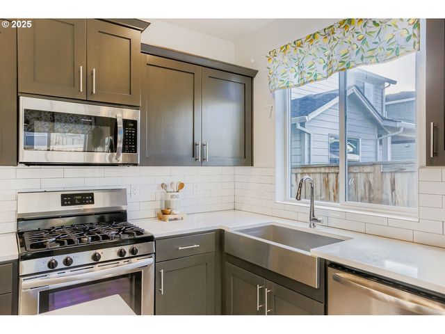 234 W 18TH St, Lafayette, OR 97127