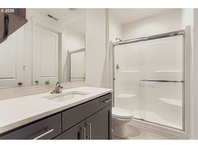 234 W 18TH St, Lafayette, OR 97127