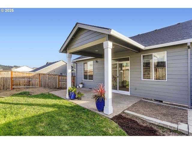 234 W 18TH St, Lafayette, OR 97127
