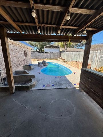 3221 Seafoam Dr, Corpus Christi, TX 78418