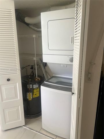 9510 Seagrape Dr 101, Davie, FL 33324