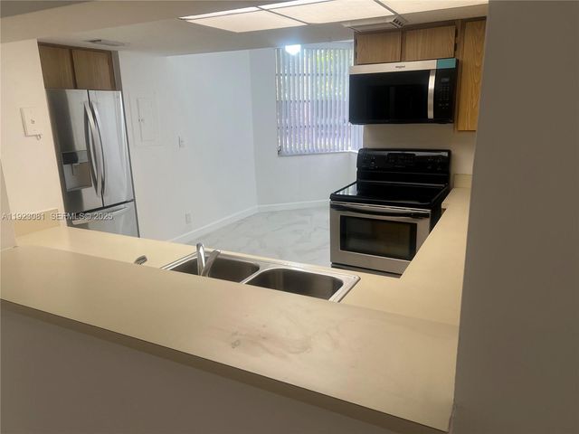 9510 Seagrape Dr 101, Davie, FL 33324