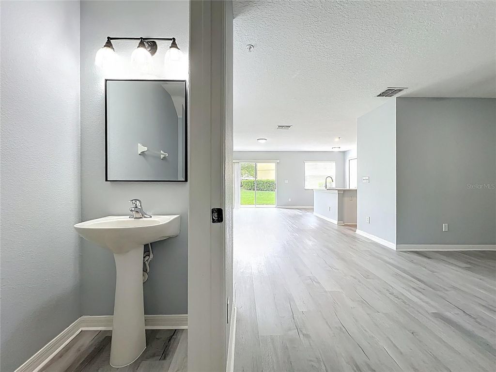 Image 11 of property listing at 13430 SOUTHMEADOW DR 138, Orlando, FL 32824