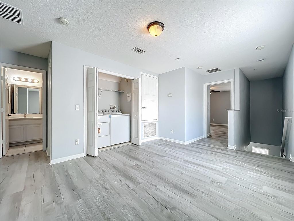 Image 16 of property listing at 13430 SOUTHMEADOW DR 138, Orlando, FL 32824