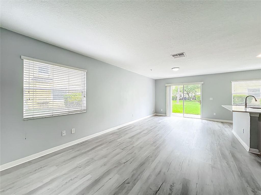 Image 32 of property listing at 13430 SOUTHMEADOW DR 138, Orlando, FL 32824