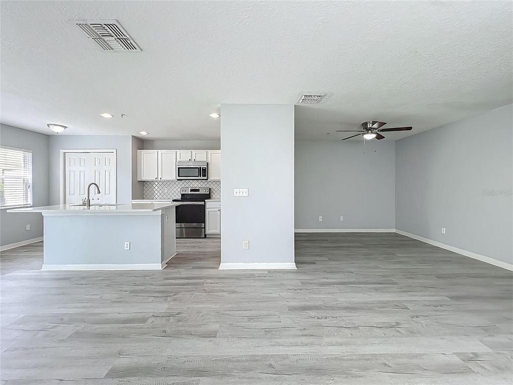 Image 34 of property listing at 13430 SOUTHMEADOW DR 138, Orlando, FL 32824