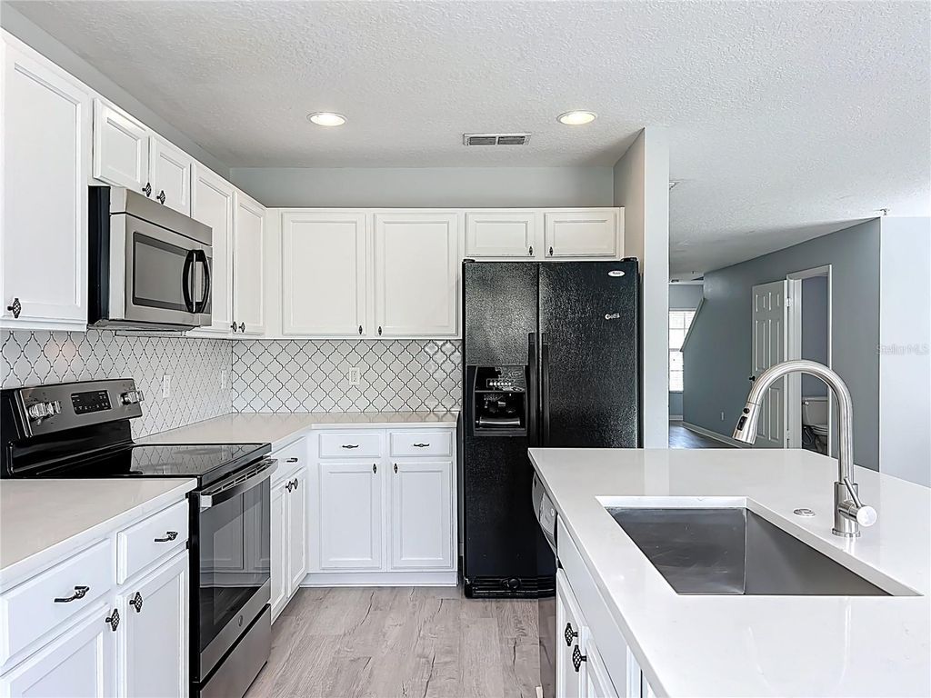 Image 6 of property listing at 13430 SOUTHMEADOW DR 138, Orlando, FL 32824