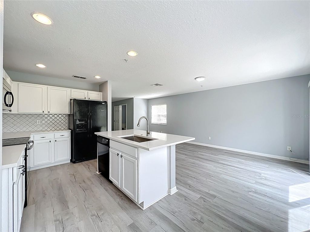 Image 8 of property listing at 13430 SOUTHMEADOW DR 138, Orlando, FL 32824