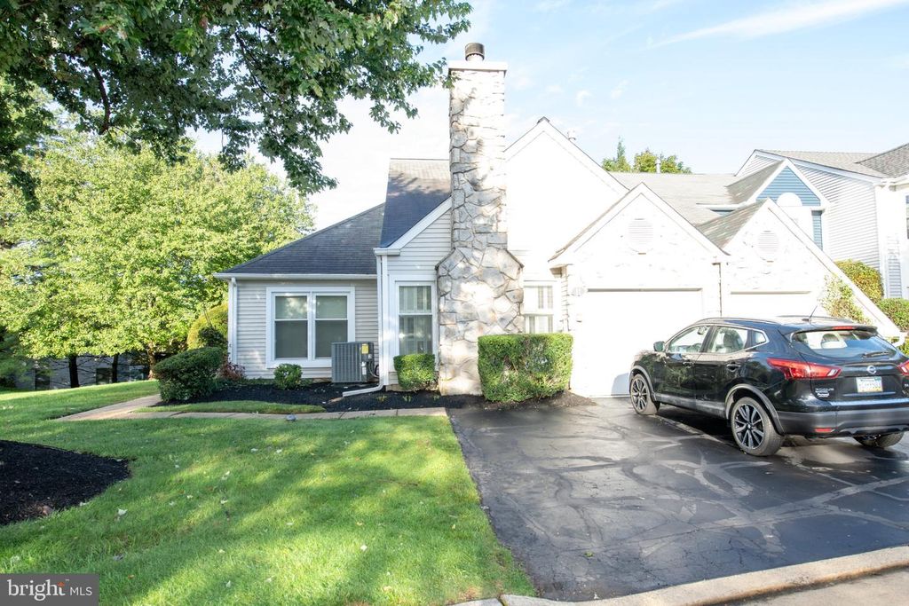 11 GAYLORD CT, Newtown, PA 18940 — photo 2