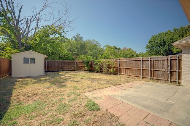 562 Continental Drive, Lewisville, TX 75067