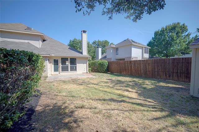 562 Continental Drive, Lewisville, TX 75067