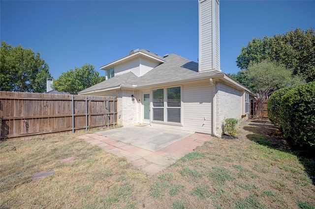 562 Continental Drive, Lewisville, TX 75067