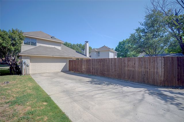 562 Continental Drive, Lewisville, TX 75067