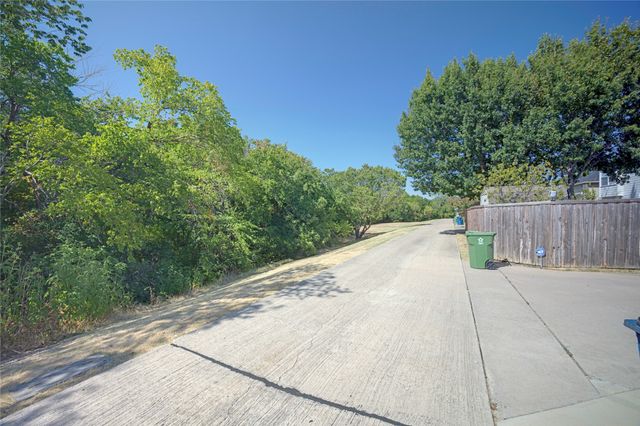 562 Continental Drive, Lewisville, TX 75067
