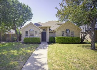 562 Continental Drive, Lewisville, TX 75067