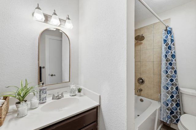 121 Candlelight Cove, Holly Lake Ranch, TX 75765