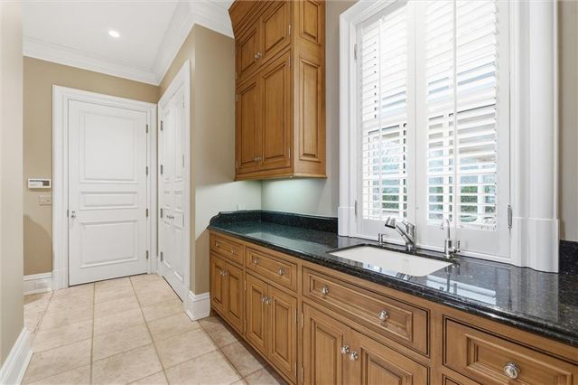 17960 Bond Street, Overland Park, KS 66013