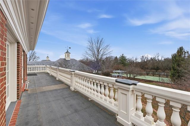 17960 Bond Street, Overland Park, KS 66013