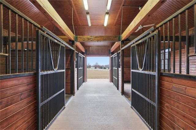 17960 Bond Street, Overland Park, KS 66013