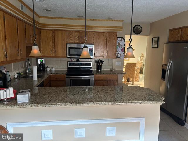 8 REBECCA CT, Ewing, NJ 08628