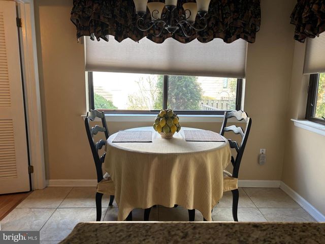 8 REBECCA CT, Ewing, NJ 08628