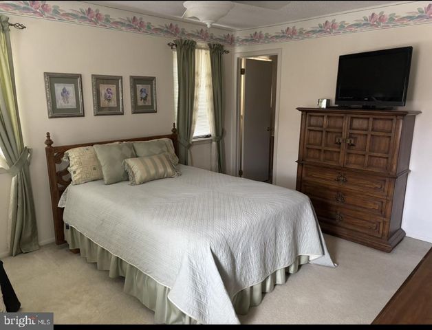 8 REBECCA CT, Ewing, NJ 08628