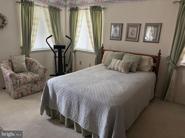 8 REBECCA CT, Ewing, NJ 08628