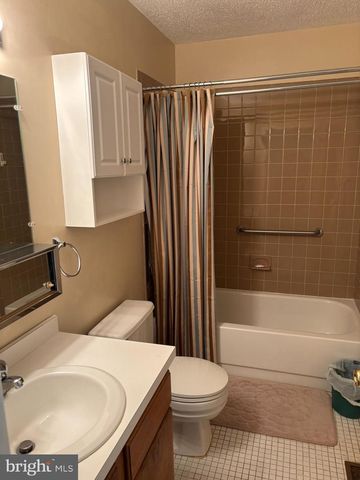 8 REBECCA CT, Ewing, NJ 08628