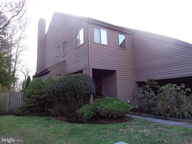 8 REBECCA CT, Ewing, NJ 08628