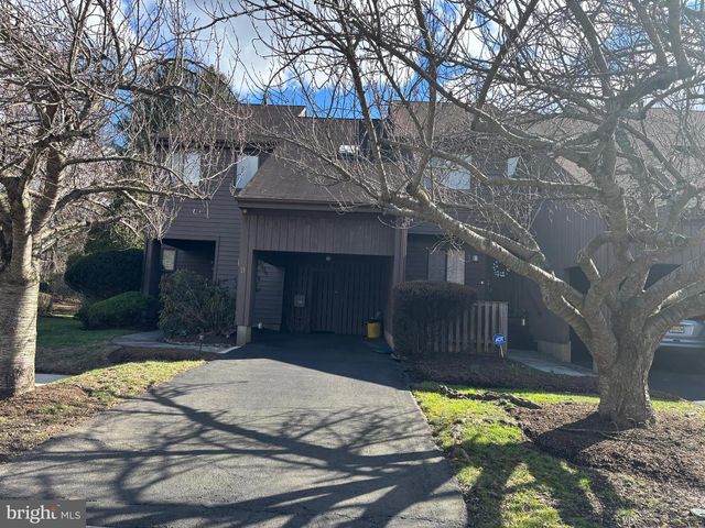 8 REBECCA CT, Ewing, NJ 08628