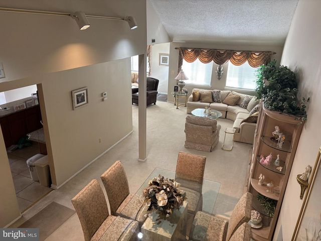 8 REBECCA CT, Ewing, NJ 08628