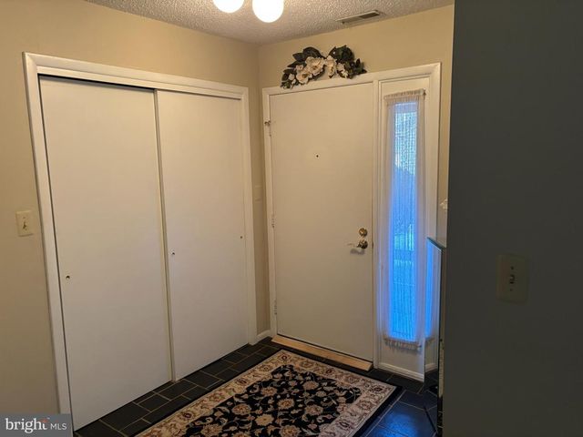 8 REBECCA CT, Ewing, NJ 08628