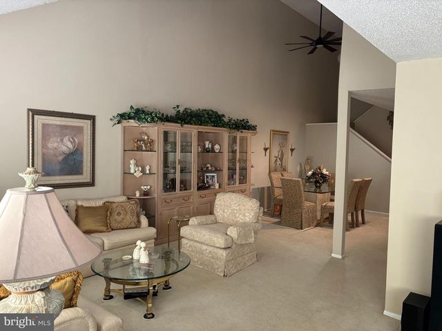 8 REBECCA CT, Ewing, NJ 08628