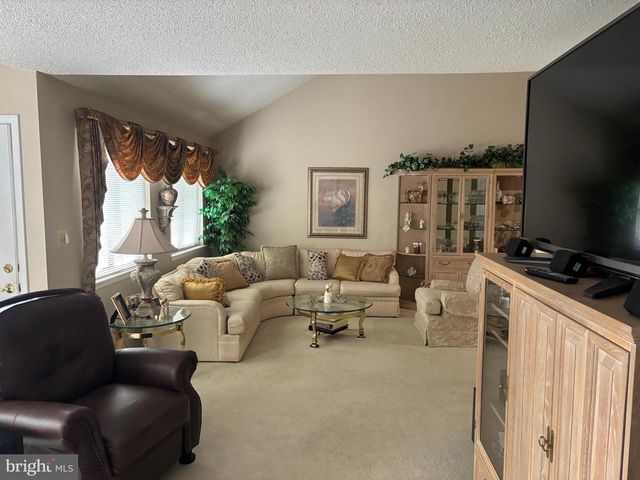 8 REBECCA CT, Ewing, NJ 08628