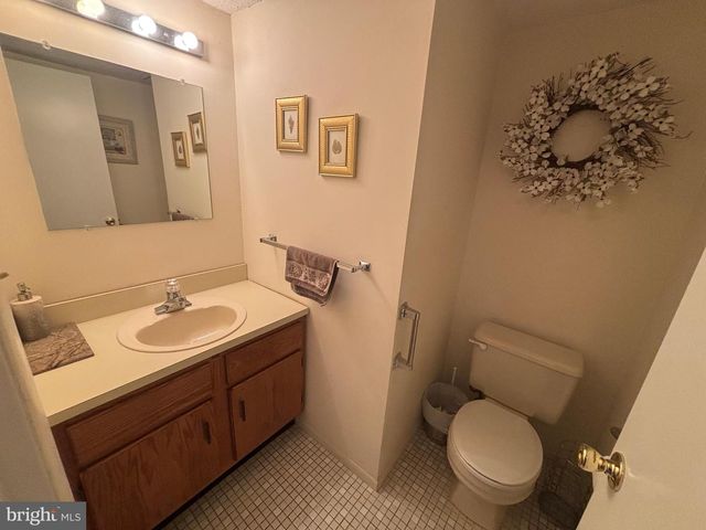 8 REBECCA CT, Ewing, NJ 08628