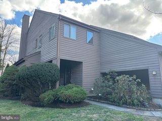 8 REBECCA CT, Ewing, NJ 08628