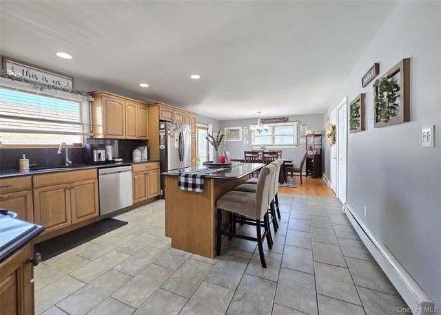 15 Brush Hollow Road, Holbrook, NY 11741