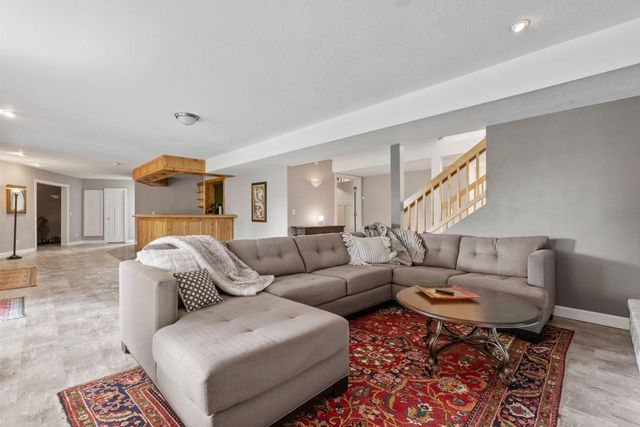 6030 Quantico Lane N, Plymouth, MN 55446