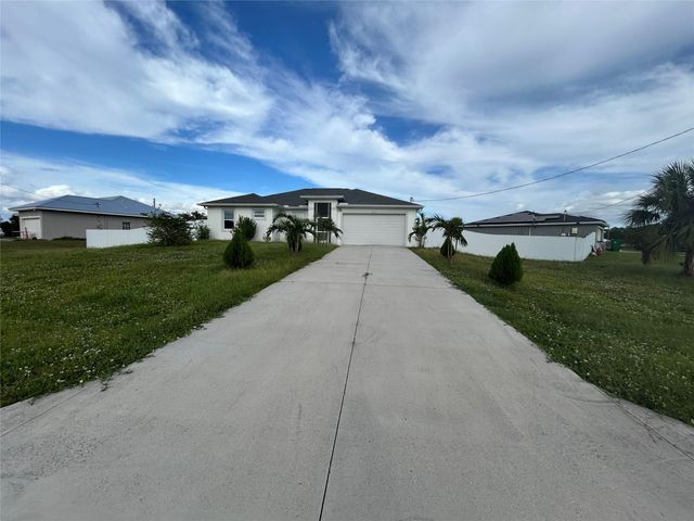 1049 Canoe Ct, Labelle, FL 33935