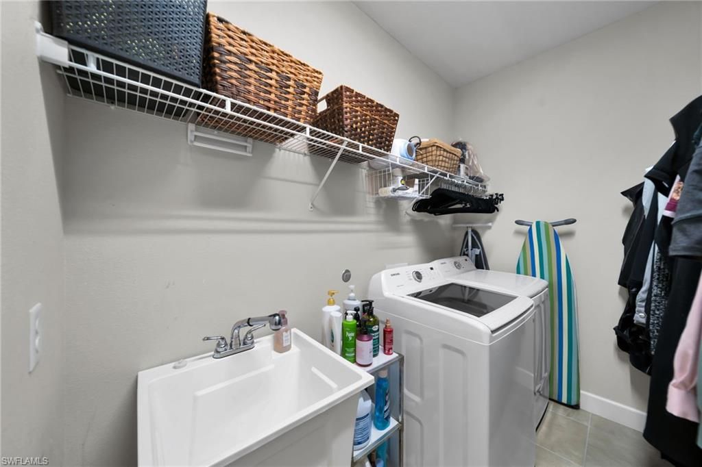Image 20 of property listing at 1309 Pamplico CT, Cape Coral, FL 33991