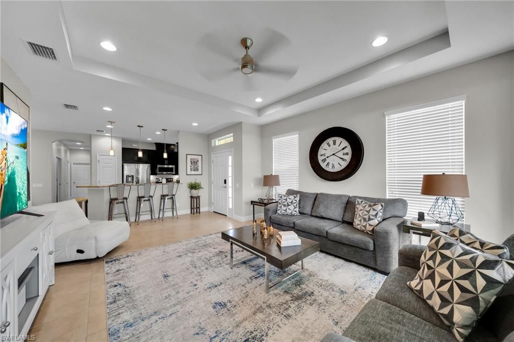 Image 4 of property listing at 1309 Pamplico CT, Cape Coral, FL 33991