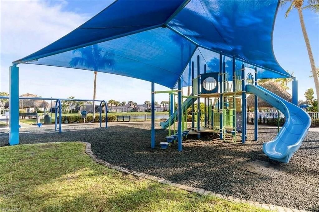 Image 40 of property listing at 1309 Pamplico CT, Cape Coral, FL 33991