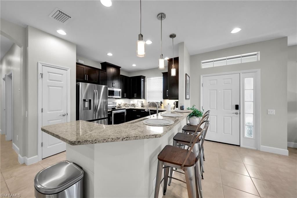 Image 5 of property listing at 1309 Pamplico CT, Cape Coral, FL 33991