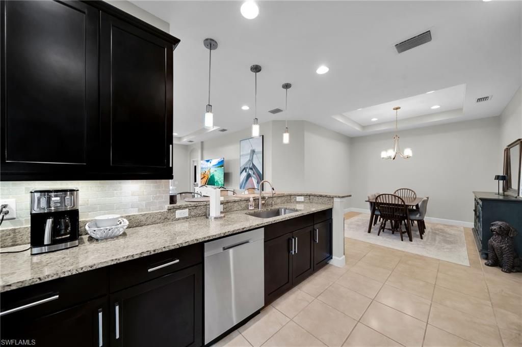 Image 8 of property listing at 1309 Pamplico CT, Cape Coral, FL 33991