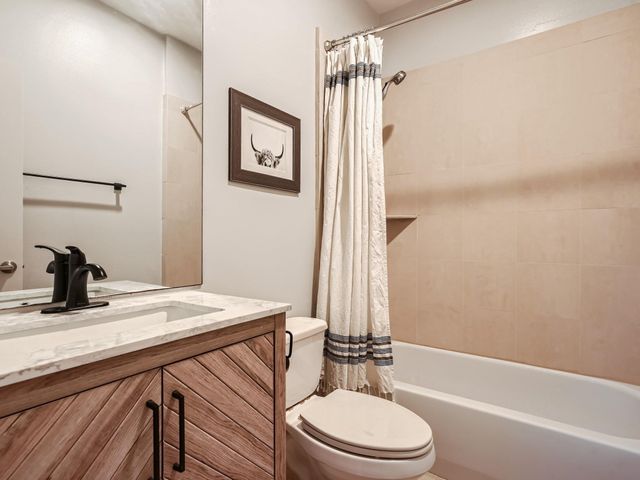 1112 Columbus Street B, Houston, TX 77019