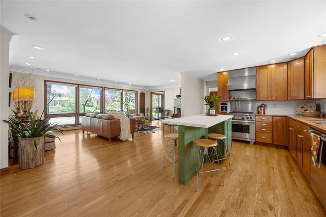 12 Fairview Knoll NE, Iowa City, IA 52240